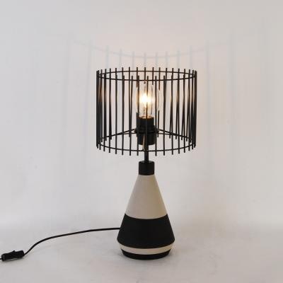 China Modern Black Luxury Modern Iron Wire Table Lamps Hotel Desk Light Bed Side Table Lamp With Stone Base for sale