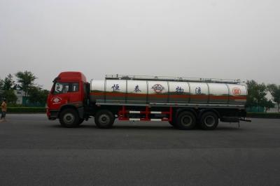 China Chemical Liquid Tank Truck High Performance 24700L 8x4 Fuel Storage for sale