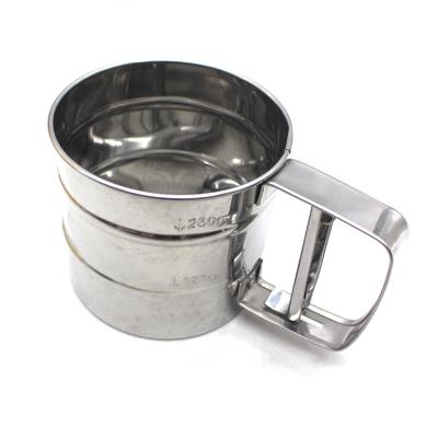 China Sustainable Hand Grip Stainless Steel Kitchenware Baking Flour Sieve for sale