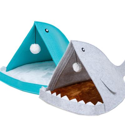 China Large Factory Sustainable Sale Shark Shape Nepal Felt Cat Cave Cat Bed for sale