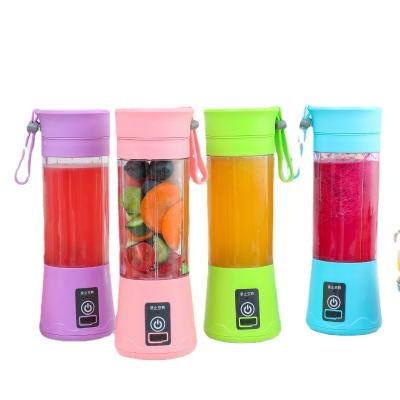 China Easy Handling Fruit Bottle Portable Cordless Rechargeable Blender For Traveling Mini Juicer for sale