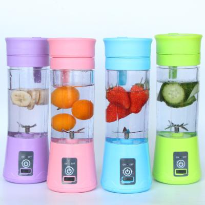 China Rechargeable Mini Personal Fruit Juicer Easy Handling Blender for sale