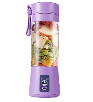 China Kitchen Mini Usb Electric Fruits Mixer Plastic Personal Bottle Juicer Portable Easy Handling Blenders With Leak Proof Blender for sale