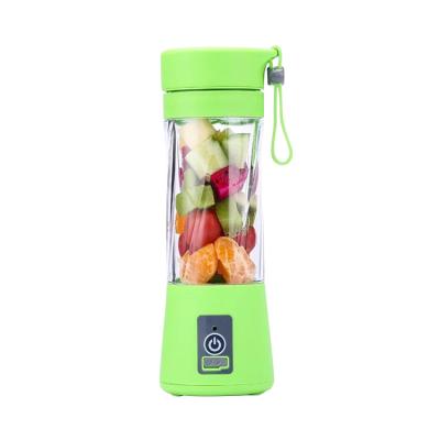 China Easy Handling Mini Electric Portable Blender Cup Usb Blender Rechargeable Juicer for sale