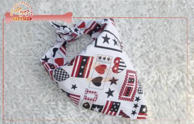 Cina Bandana della sciarpa del cane del triangolo di stile del legame/boutique adorabili cane del poliestere in vendita