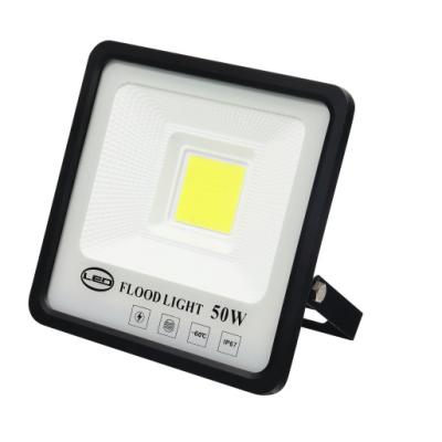 China Warehouse high lumen floodlight 50w 100w 200w 300w indoor outdoor super bright solar led floodlight with rechargeable and waterproof for sale