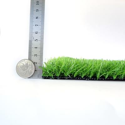 Chine Herbe artificielle verte naturelle en plastique de gazon pour la décoration de jardin molle et confortable à vendre