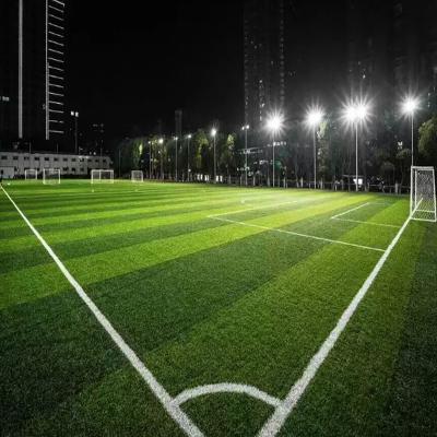 Chine Couverture artificielle d'herbe de jardin pour le gazon spécial de décoration pour le terrain de football à vendre