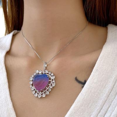 China Hot Selling Zircon Luxury Heart Shape Pendant Necklace Two Colors Hot Selling Pendant Necklace For Lady for sale