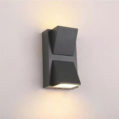 China 2700-6500K Color Temperature Garden Led Wall Light Fixtures with Polycarbonate Diffuser for sale