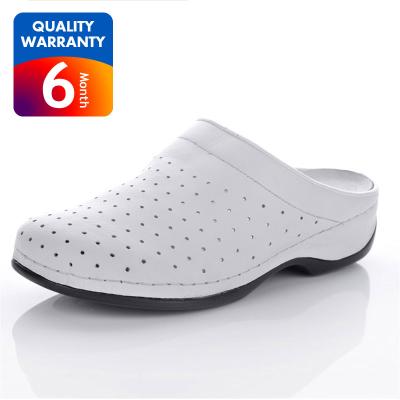 China Durable Use Hospital White Leather Shoes Clog White Shoes For Nurse And Doctors for sale