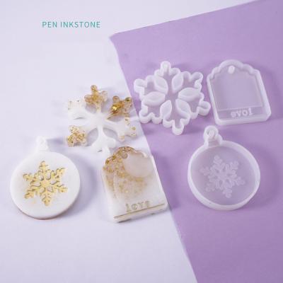 China DIY Drop Mold Sustainable Crystal Snowflake Christmas Round Snowflake Hanging Jewelry Silicone Pendant Mold for sale