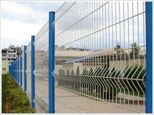 China Hot Sale PVC/PE Yard Fence, High Way Fence, With Regular Hole Size 60*180mm, 50* 100mm, 50*200mm for sale