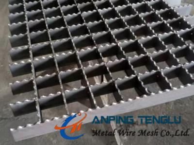 China Non-slip Serrated Welded Steel Grating, Used as Platforms, Walkaways, etc for sale