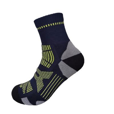 China Antibacterial Sports Football Sock Cheap Spring Comfortable Soft Quick Dry Men's Socks Cotton for sale