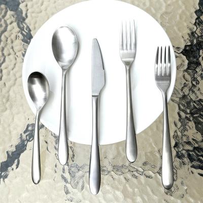 China Durable Matte Silver Flatware Set S 18/10 Stainless Hotel Restaurant Wedding Silverware 5 Piece Cutlery Flatware Set for sale