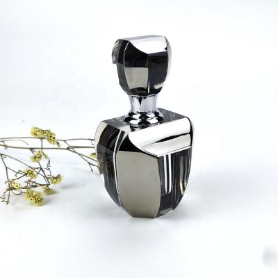 China Global Elegant Luxury Mini Essential Oil Bottle 6ML Crystal Glass Perfume Bottle Skin Care For Personal for sale