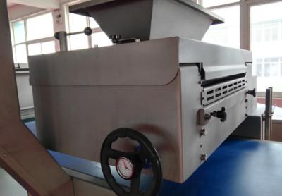 China Commerciële broodproductieapparatuur voor de productie van verschillende vormen van croissants met rollmechanisme Te koop