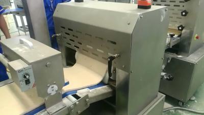 China Volledige Automatische Bevroren Pizzaproductielijn 100 - 270mm Diameter voor Vierkante Gevormde Pizza Te koop