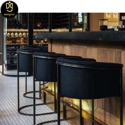 China Modern Corner DG Nightclub Hotel Designs Stainless Steel Metal Nightclub Design Wooden Bar Counter for sale