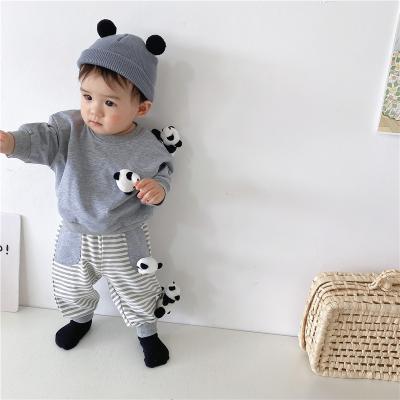 China Q2-Baby O-Neck Baby Clothing Set Lively And Cute Panda Doll Round Neck Stripe Jogger Pants Te koop