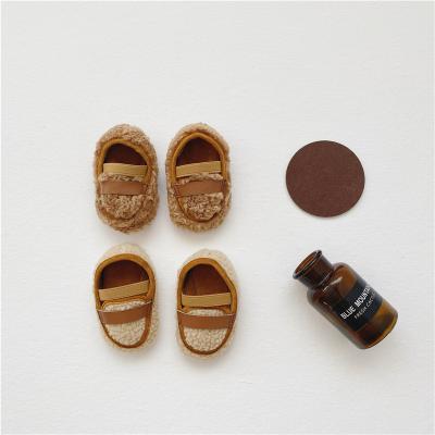 중국 Q2-baby Warm Winter Autumn Comfortable Lamb Wool Soft Sole New Born Baby Shoes 판매용