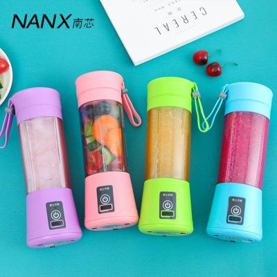 China Protable Juicer Excellent Quality Short Weather Customized Color Blender Portable Blender Juicer Filling Cup for sale