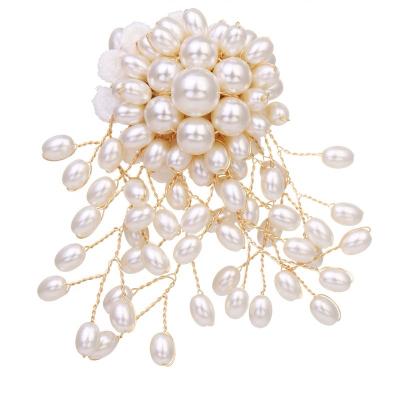 China 2022 New Creative Luxury Fresh Pearl Rhinestone Brass Elegant Snowflakes Women Flower Accessories Lady Wedding Party Gift for sale