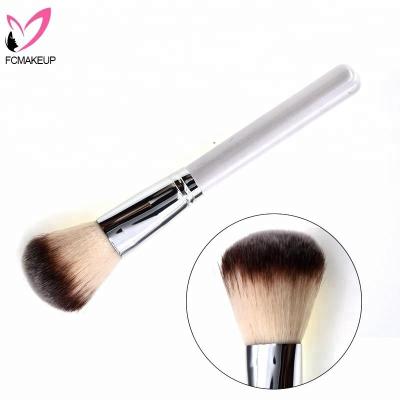 China Angular Blush Wooden Handle Pearl White Classic Maquillaje Magic Hair Brush Base Powder Blush Brushes for sale