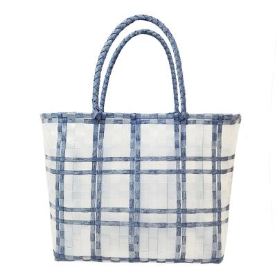 China Summer Handmade Plastic Strip Fashion PP Shopping Basket Bag Women Beach Straw Tote Clutch Weaving Handbag for sale