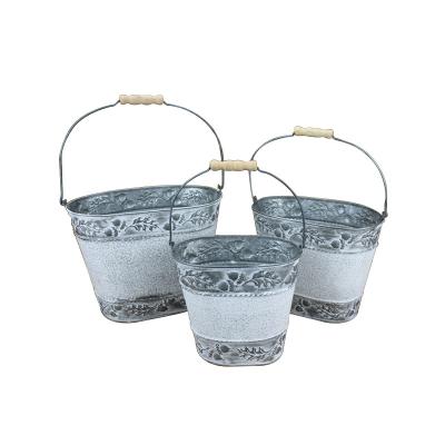 China Oval White Antique Metal Bucket Metal Garden Planter Bucket With 3 Flower Pots Bucket Handle Cheap Sale Set for sale