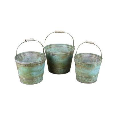 China Vintage Metal Flower Bucket Metal Hanging Antique Garden Bucket for sale