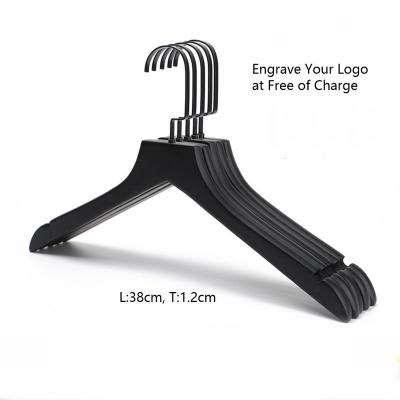 China Workable 5pcs Black Wooden Suit Hangers with Precisely Cut Notches, Engrave Your Logo to Free, Special Wooden Hanger, Wedding for sale