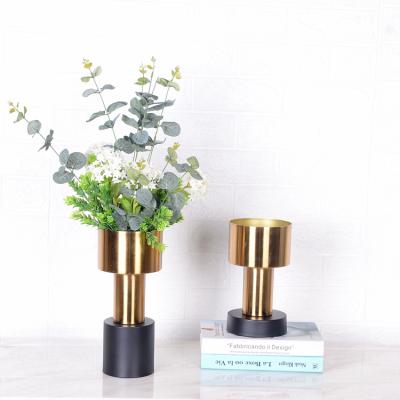 China LUXURY METAL ACCENT HOME DECOR WHOLESALE DECORATIVE MODERN METAL VASE minimalist for sale