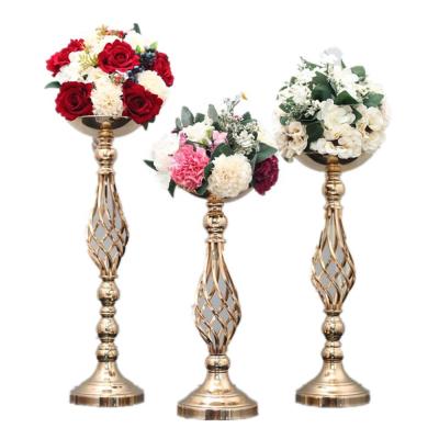 China Durable Simple Decorative Gold Table Centerpieces Wedding Vase Metal Tall Flower Stand Wedding Gold Decoration for sale