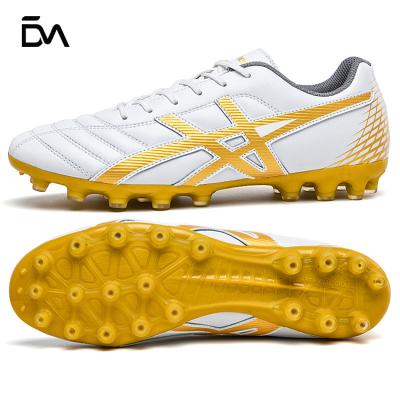 China Comfortable 2021 new listing popular non-slip men's soccer shoes soccer shoes for sale