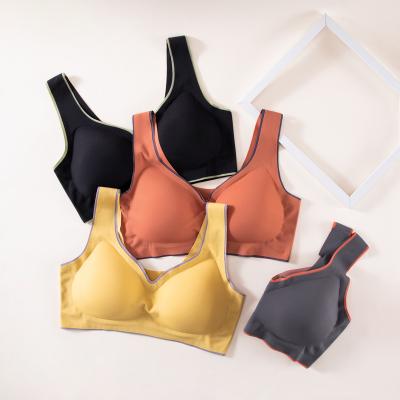 China Sports Silk Seamless Breathable Underwear Ice Female Breasts Big Show Small Size No Steel Ring Plus Size Beautiful Back Bra for sale