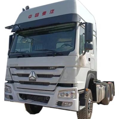 中国 High Top Cabin Tractor Truck Head Howo 10 Tyres Used 375hp Diesel Trucks 販売のため