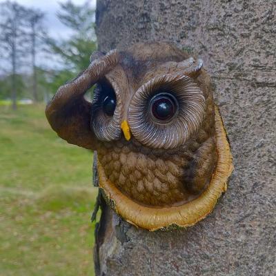 China Minimalist Polyresin/Outdoor Art Garden Decoration Whimsical Tree Yard Sculpture Owl Tree Hugger Garden Resin Peeker for sale