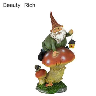 China Africa Polyresin/Resin Garden Gnome Statue - Tesla the Garden Gnome with Lamp - Lawn Gnome for sale