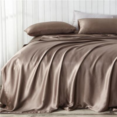 China 100% Custom Luxury Mulberry Silk Comforter Bedding Anti-Static Flaming Silk Support Bedding Set for sale