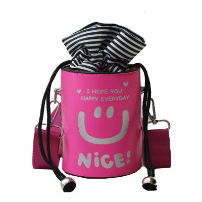 China Fasion 2021 new summer children freeze wide shoulder string bucket bag iridescent smile kids cross - body handbags women for sale