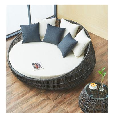 China Super Warm Comfortable Hot Selling Wicker Outdoor Patio Furniture Patio Rattan Daybed Sofa Round Sofa Garden Sets Rattan Beach Bed for sale