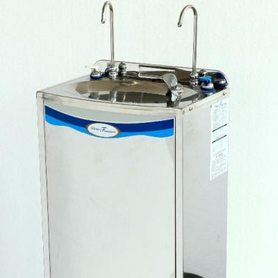 China Exterior Walled Mounted Stainless Steel Cooling Cold Water Drinking Stations Compressor Chillers for sale