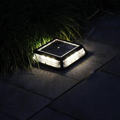 China Garden Hesoray Outdoor Decorative Waterproof Small Yard Solar LED Street Light for sale