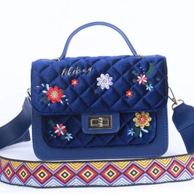 China 2018 China Factory Wholesale Eco-Friendly 100% Women Embroidered Velvet PU Bags For Gift for sale