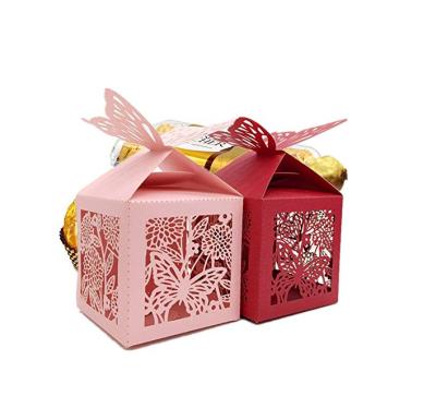 China Handmade Wedding Candy Boxes Couple Design Luxury Lase Cut Party Wedding Favor Ribbon Candy Boxes Gift Box Table Decorations for sale