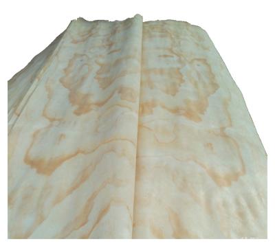 China Knotless Plywood Sheet 0.5mm Radiata Pine Wood Face Decorative Veneer Face Veneer for sale