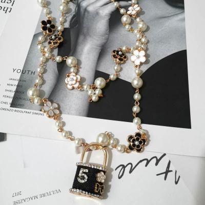 China Vintage Pearl CC Necklace Women Pendant Cross Long Customize Name Letter Statement Trendy Design Charm G Necklaces Strand Jewelry Sets for sale