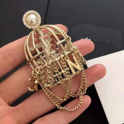 China Pin Women Jewelry Fashion Rhinestone Rhinestone Diamond Channel G Brooch Custom Logo Crystal Luxury Design Famous Letter Safety Pin Stainless Steel cc for sale